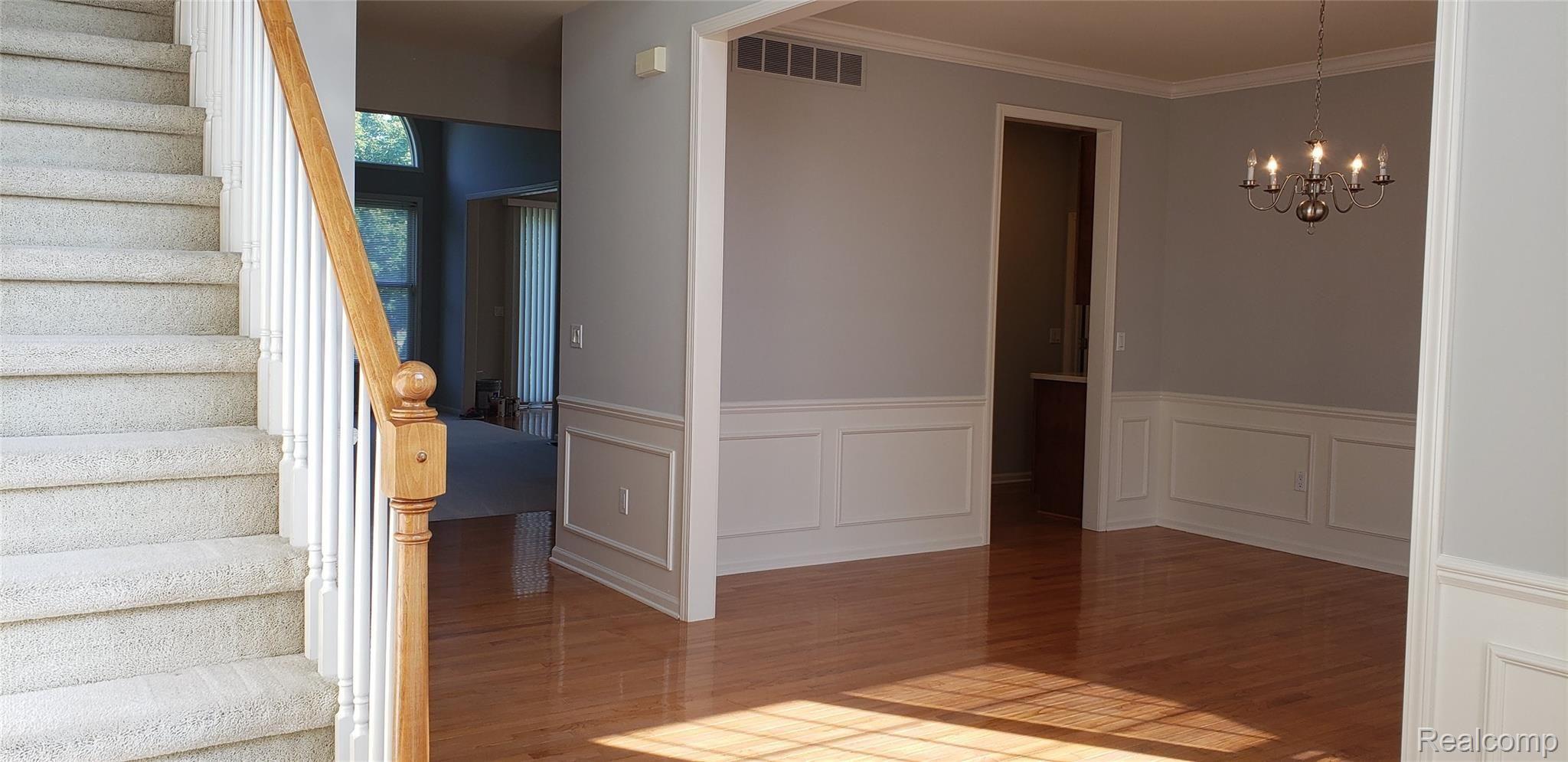 4599 Chatford Court Rochester, MI 48306 - Photo 5 of 46 20200921_162044.jpg