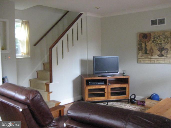5316 Ventnor Road Bethesda, MD 20816 - Photo 6 of 28 Living Room