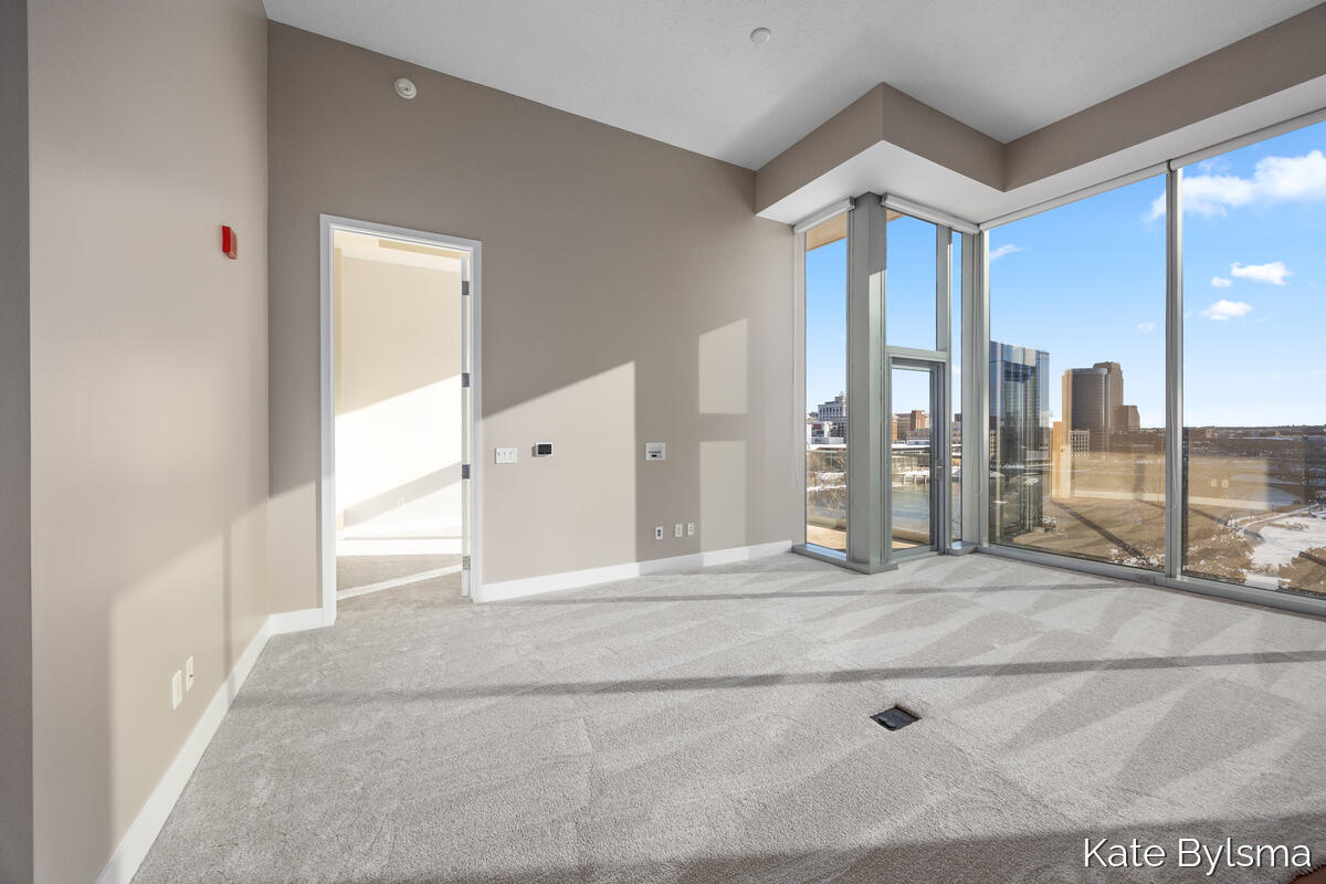 335 Bridge Street Northwest, Unit 602 Grand Rapids, MI 49504 - Photo 14 of 35 Living Room