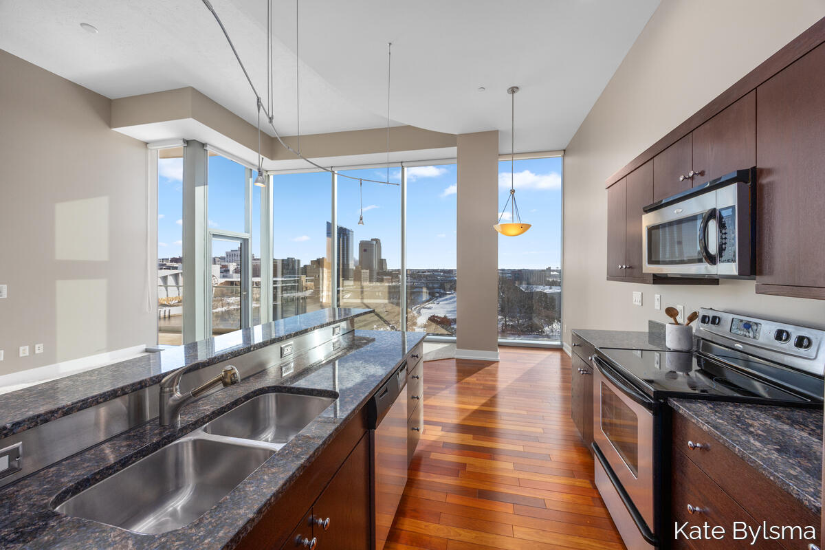 335 Bridge Street Northwest, Unit 602 Grand Rapids, MI 49504 - Photo 17 of 35 Kitchen