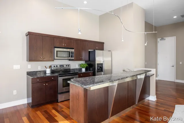 $2,850 | 335 Bridge Street Northwest, Unit 602, Grand Rapids, MI 49504