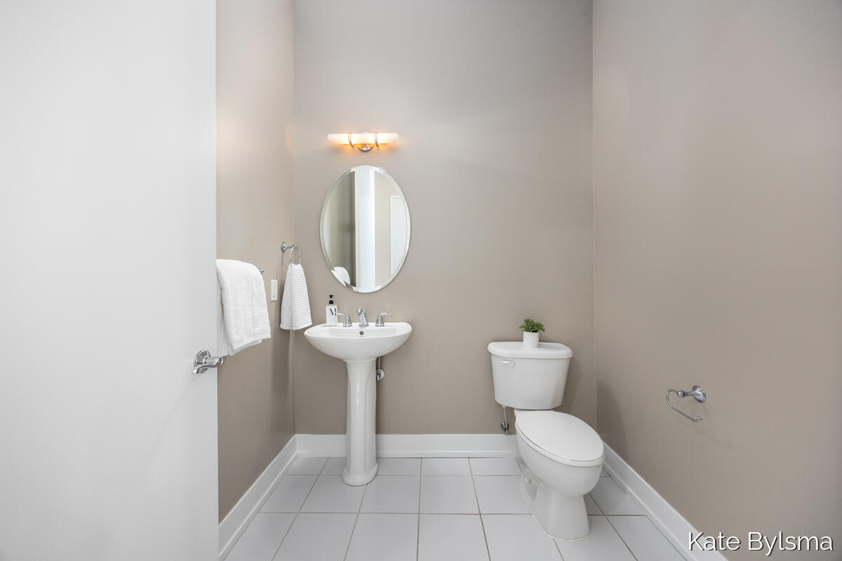 335 Bridge Street Northwest, Unit 602 Grand Rapids, MI 49504 - Photo 20 of 35 Powder Room