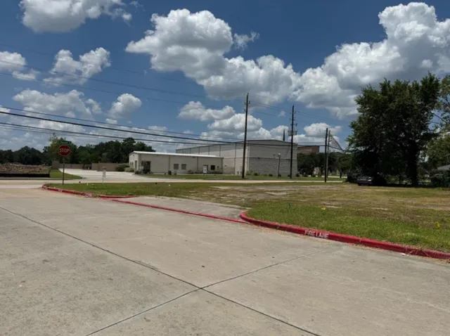 a view of building with yard