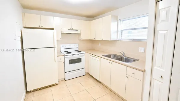 $2,100 | 4255 North University Drive, Unit 308, Sunrise, FL 33351