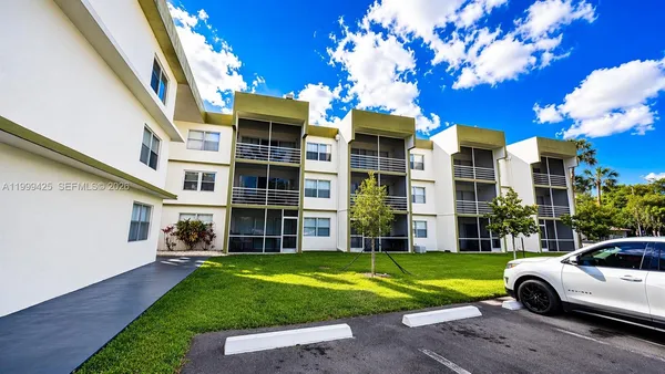 $2,300 | 4255 North University Drive, Unit 308, Sunrise, FL 33351
