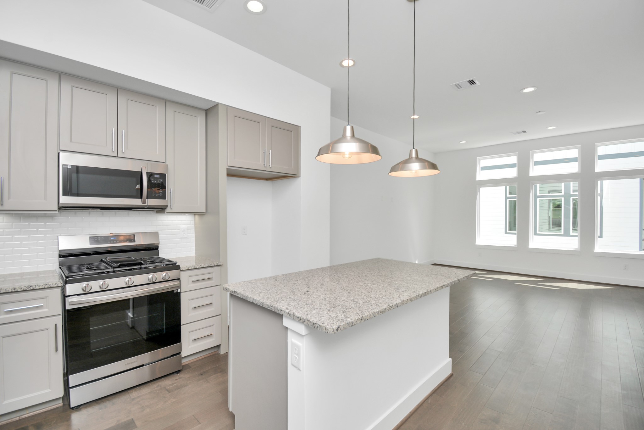 420 Janisch Road, Unit B Houston, TX 77018 - Photo 14 of 24 a kitchen with a stove a sink and a microwave