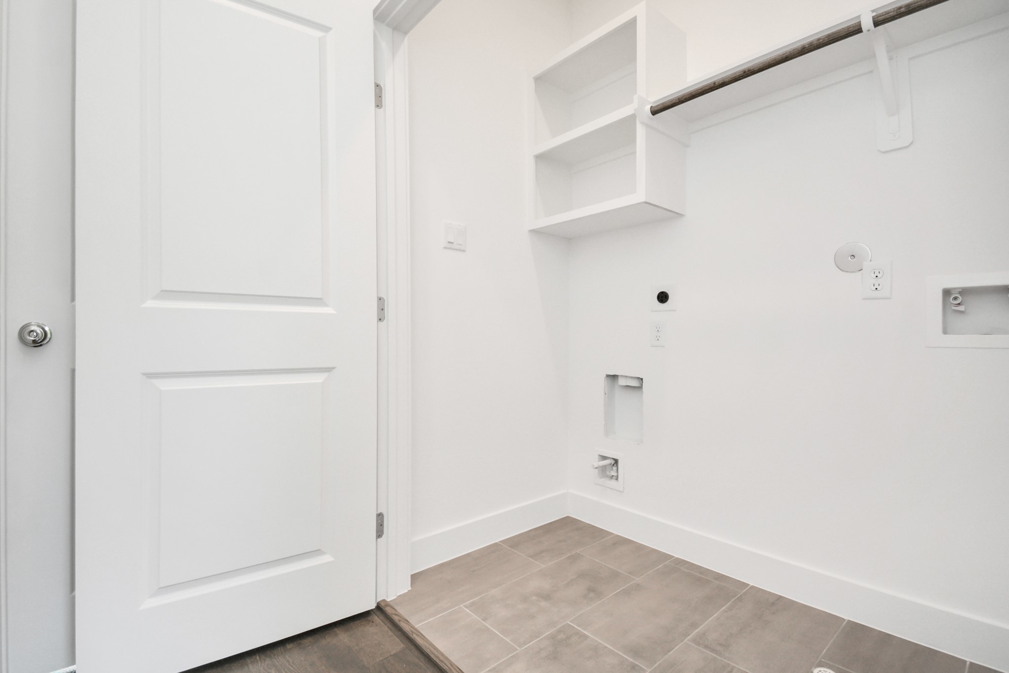 420 Janisch Road, Unit B Houston, TX 77018 - Photo 17 of 24 a view of an empty walk in closet