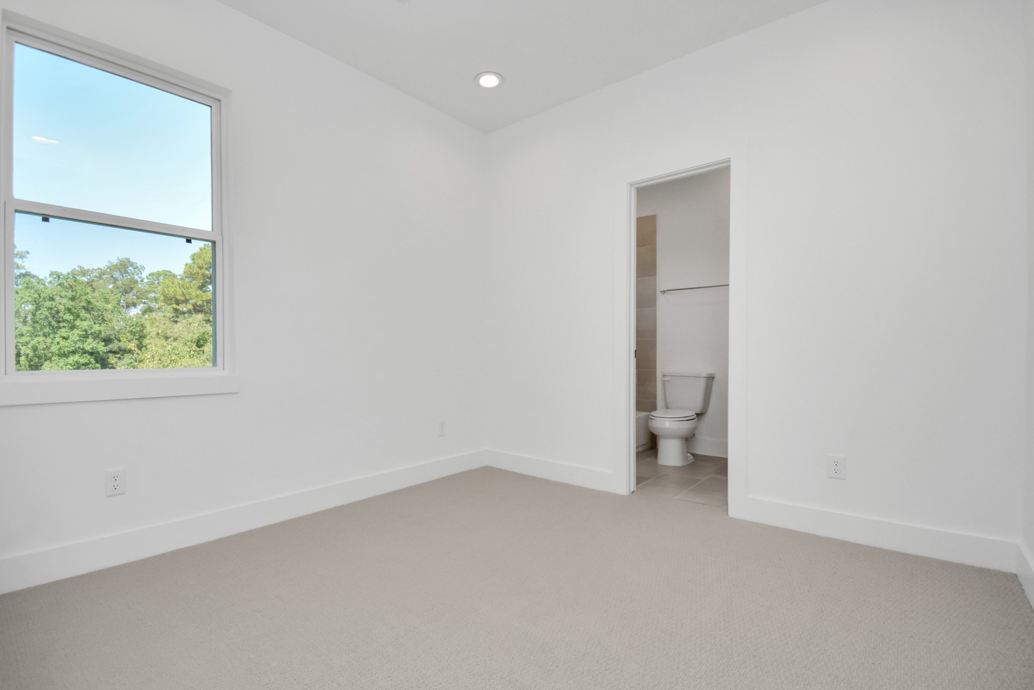 420 Janisch Road, Unit B Houston, TX 77018 - Photo 18 of 24 an empty room with a window