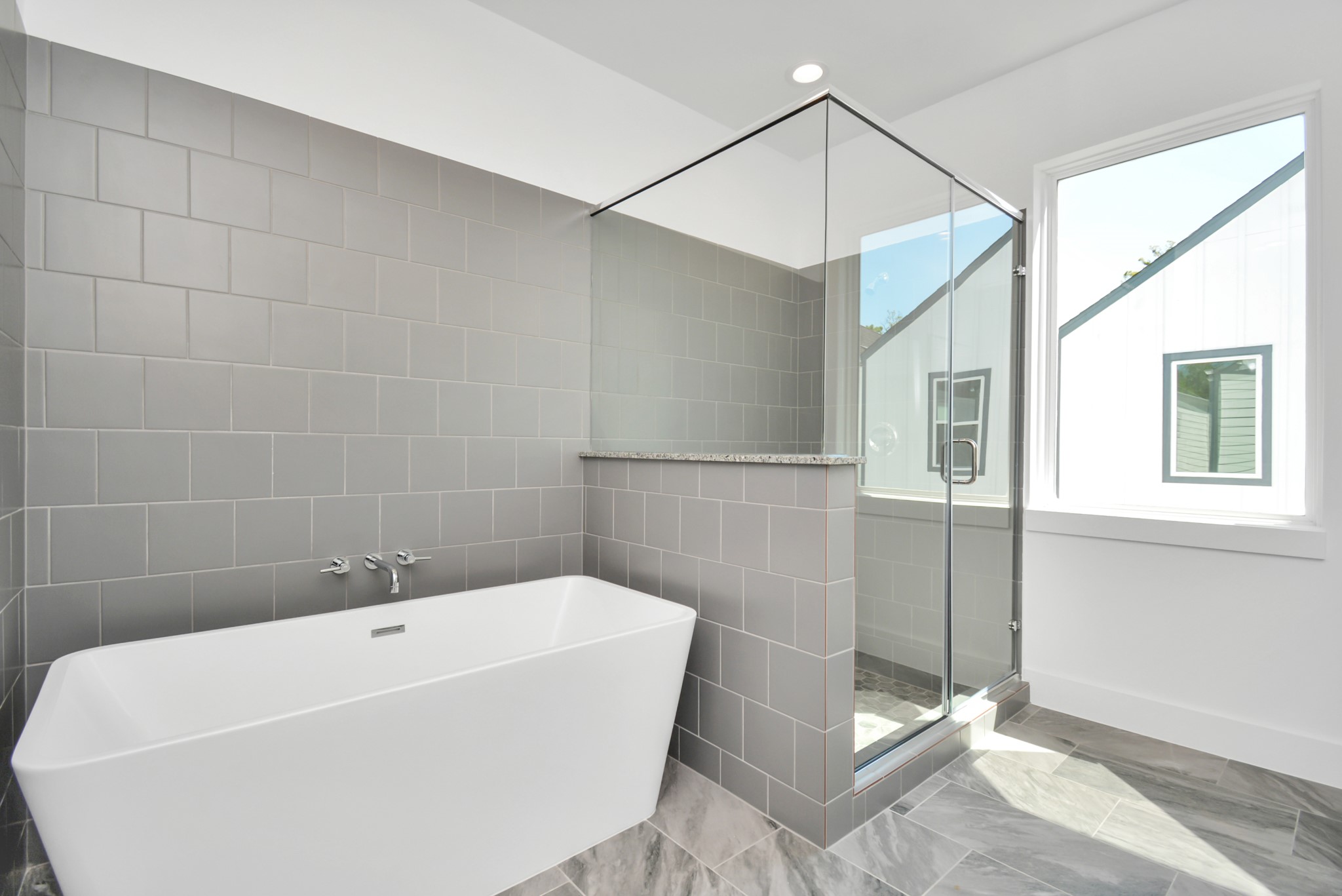 420 Janisch Road, Unit B Houston, TX 77018 - Photo 20 of 24 a bathroom with a bathtub