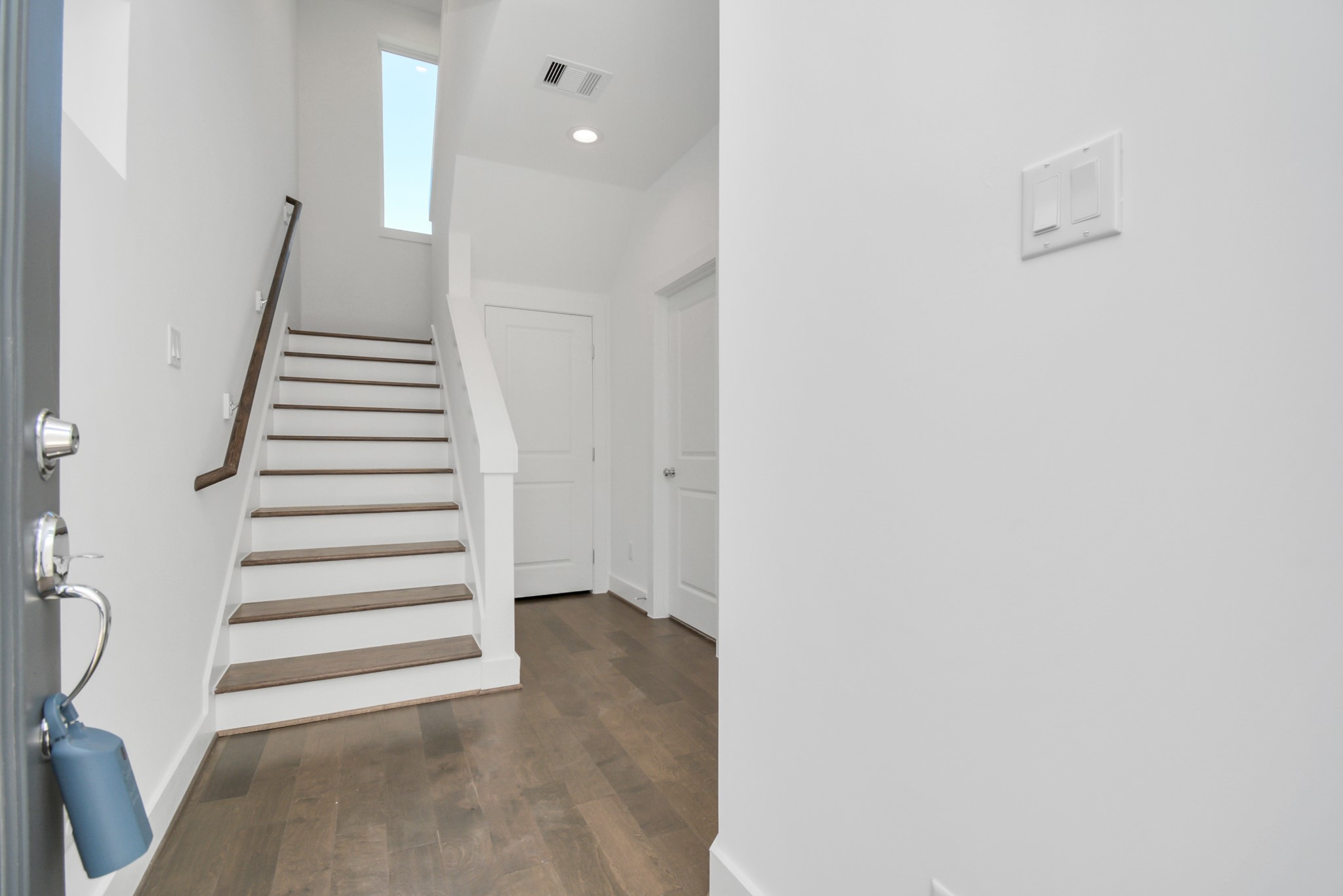 420 Janisch Road, Unit B Houston, TX 77018 - Photo 2 of 24 a view of entryway