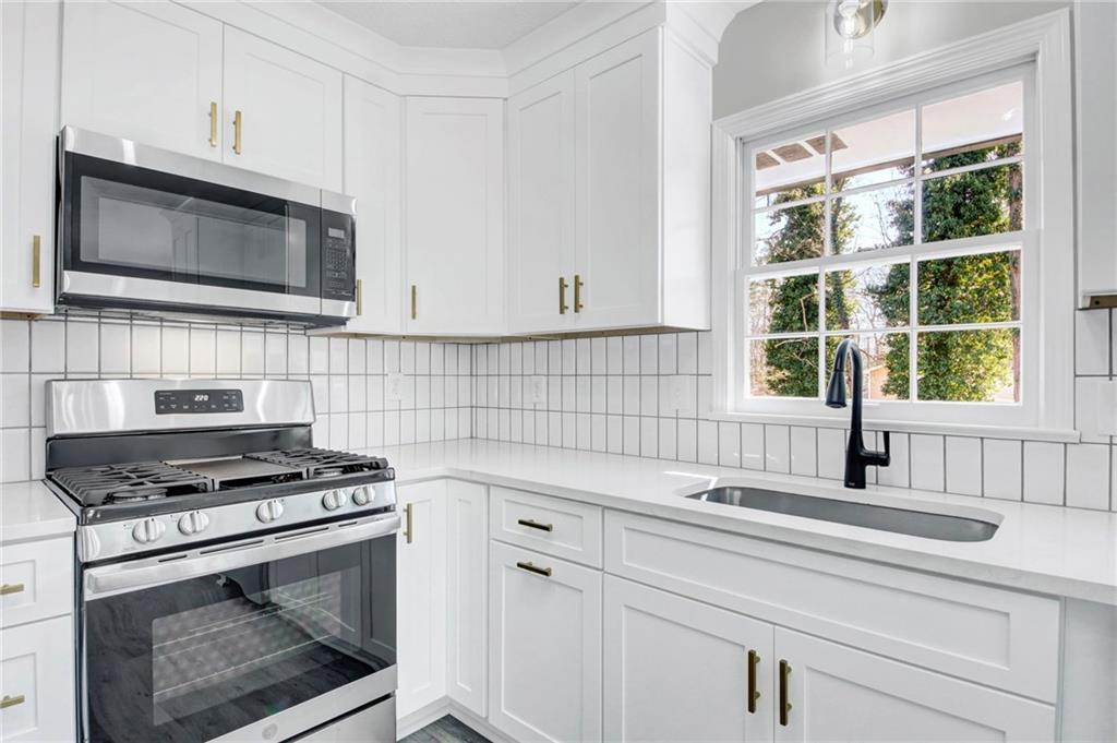 1697 Rustic Drive Southwest Marietta, GA 30008 - Photo 9 of 24