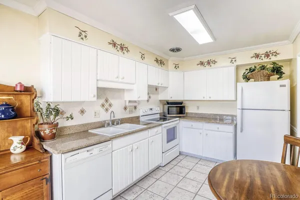 $459,500 | 7453 West Cedar Circle, Lakewood, CO 80226