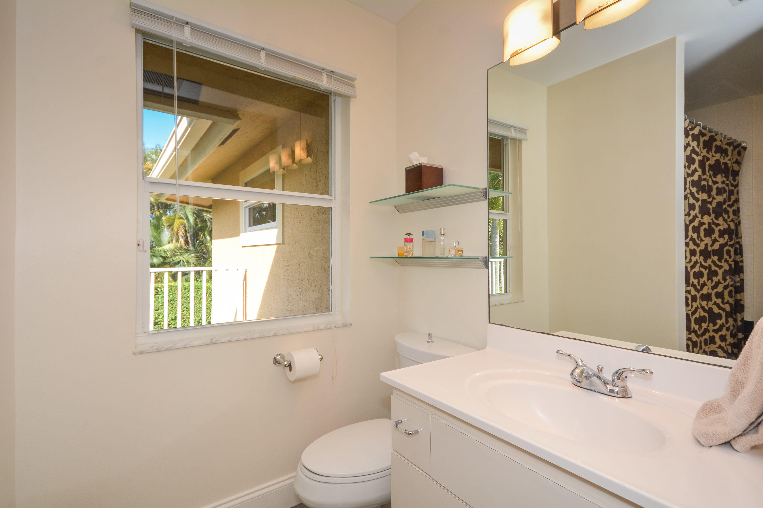 3815 Kings Way Boca Raton, FL 33434 - Photo 29 of 45 Bathroom 2