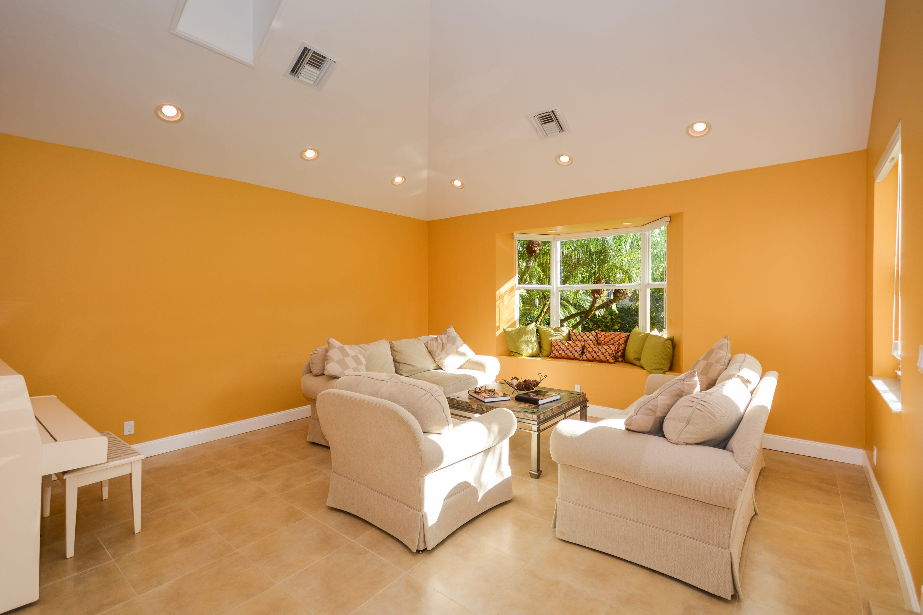 3815 Kings Way Boca Raton, FL 33434 - Photo 4 of 45 Living Room