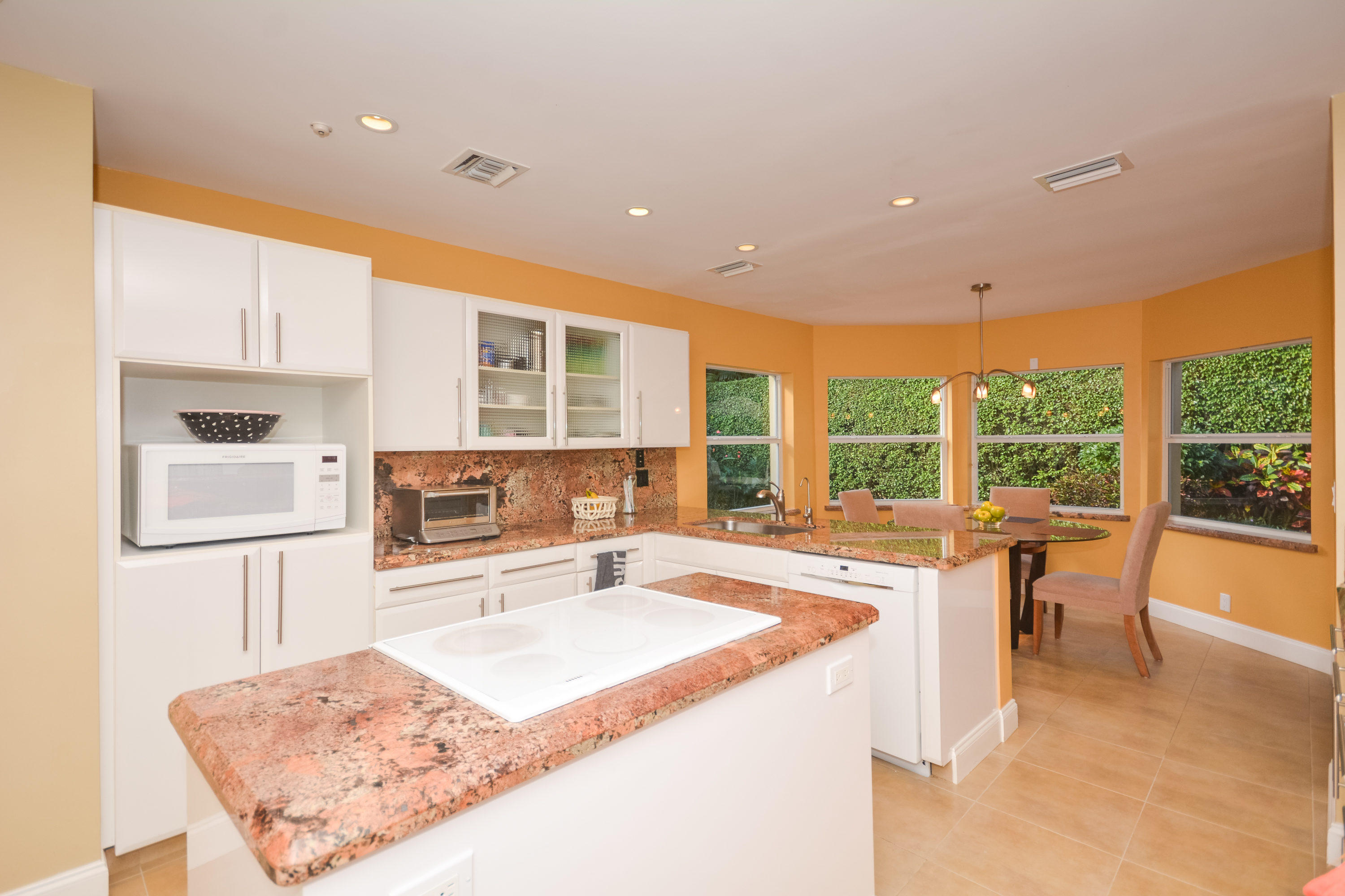 3815 Kings Way Boca Raton, FL 33434 - Photo 10 of 45 Kitchen