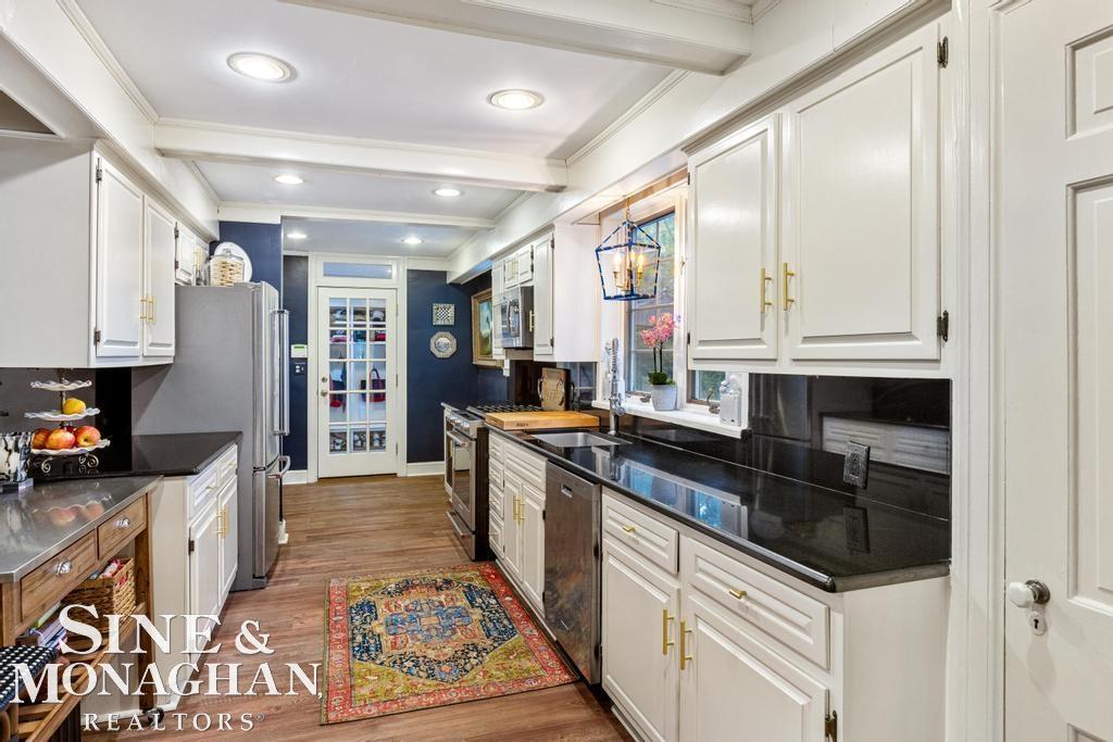 153 Touraine Road Grosse Pointe, MI 48236 - Photo 10 of 45 50132971-44517112-9173-44A8-B27D-C2A830D86E83.JPG