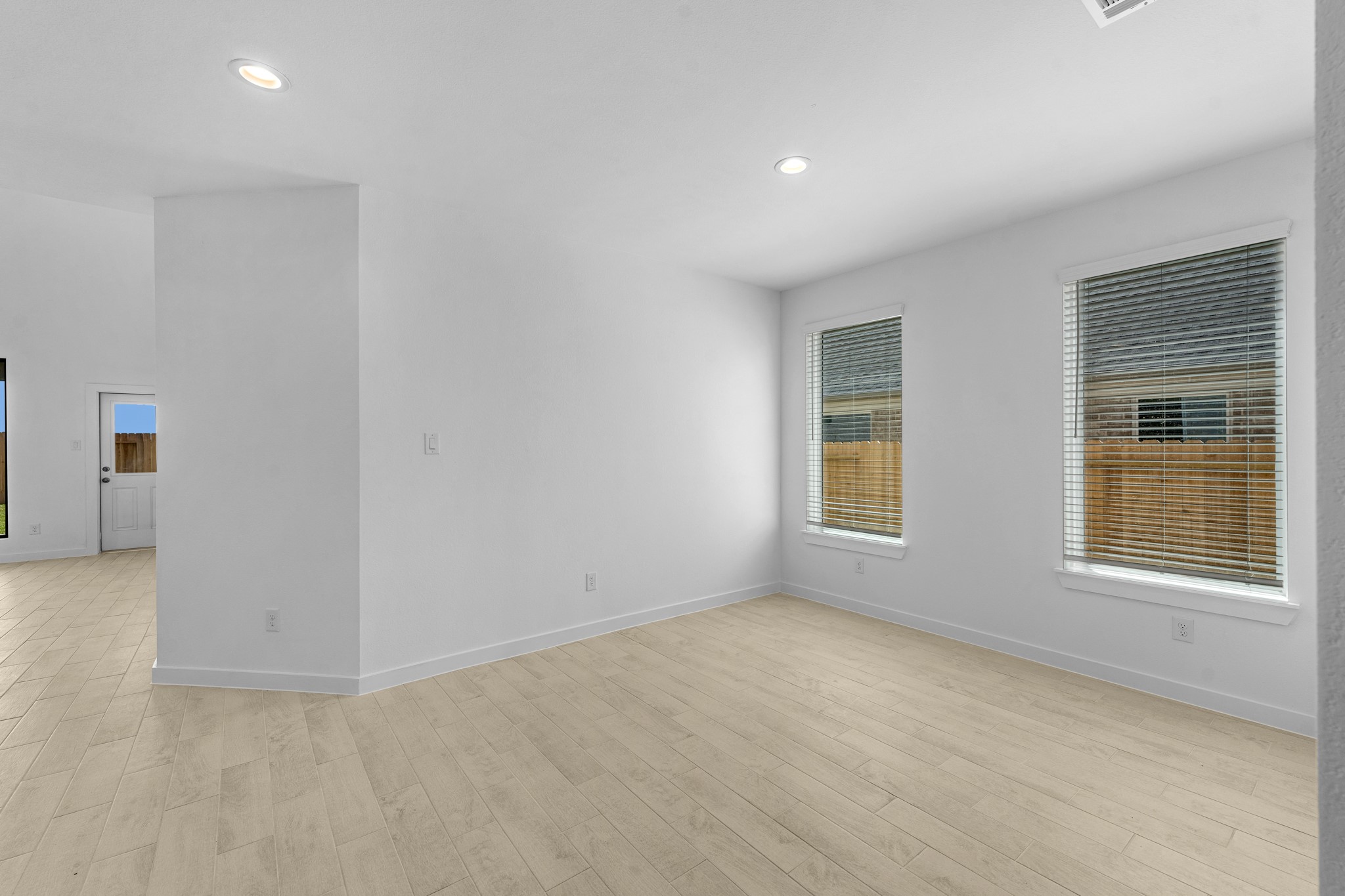 822 Orchard Vale Road Rosharon, TX 77583 - Photo 9 of 34 Gallery Image 9