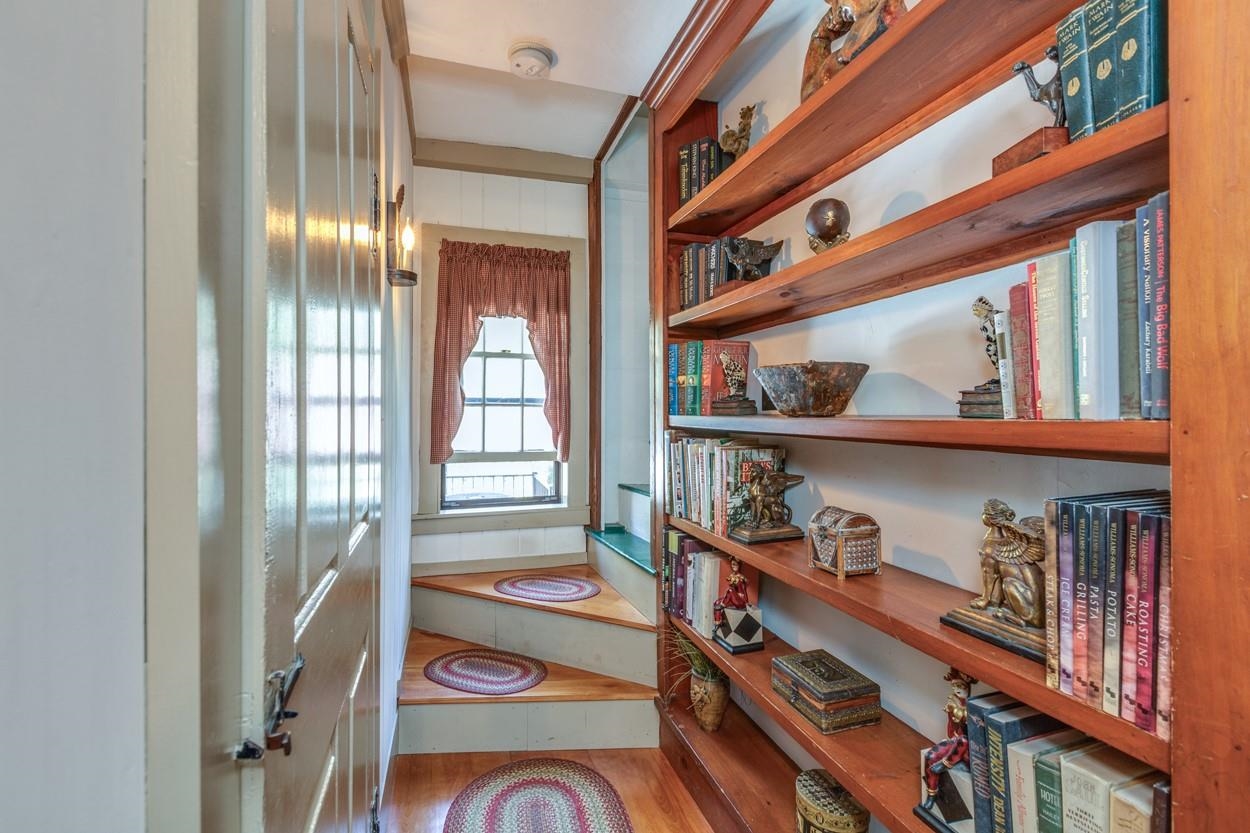 8 Miltimore Road Derry, NH 03038 - Photo 12 of 40