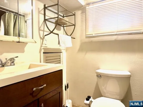 $2,100 | 549 Oregon Avenue, Unit LOWER LEVEL, Cliffside Park, NJ 07010