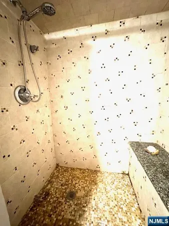 $2,100 | 549 Oregon Avenue, Unit LOWER LEVEL, Cliffside Park, NJ 07010