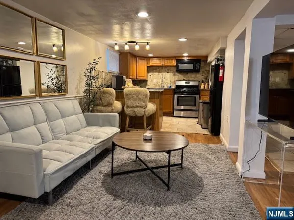 $2,100 | 549 Oregon Avenue, Unit LOWER LEVEL, Cliffside Park, NJ 07010