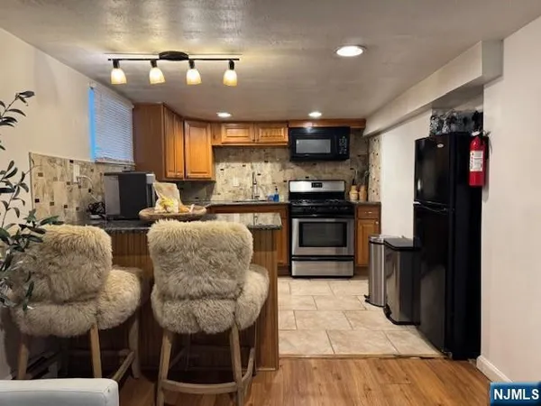 $2,100 | 549 Oregon Avenue, Unit LOWER LEVEL, Cliffside Park, NJ 07010