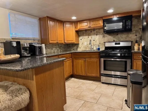 $2,100 | 549 Oregon Avenue, Unit LOWER LEVEL, Cliffside Park, NJ 07010