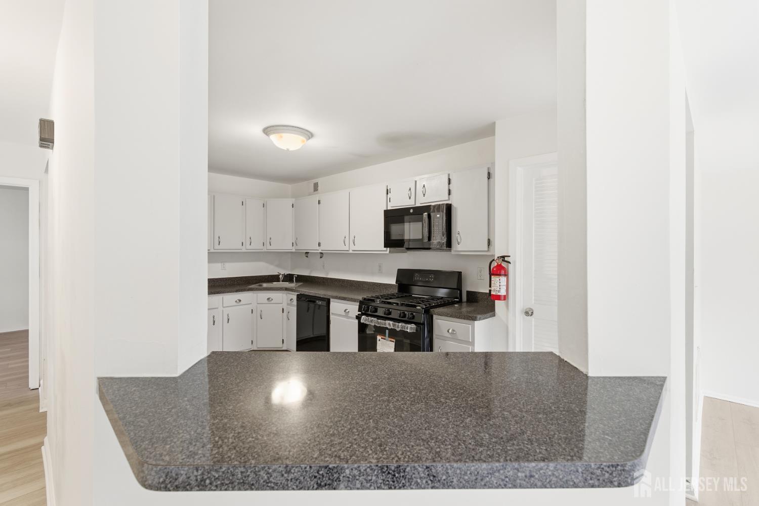 405 Plymouth Road North Brunswick, NJ 08902 - Photo 14 of 26