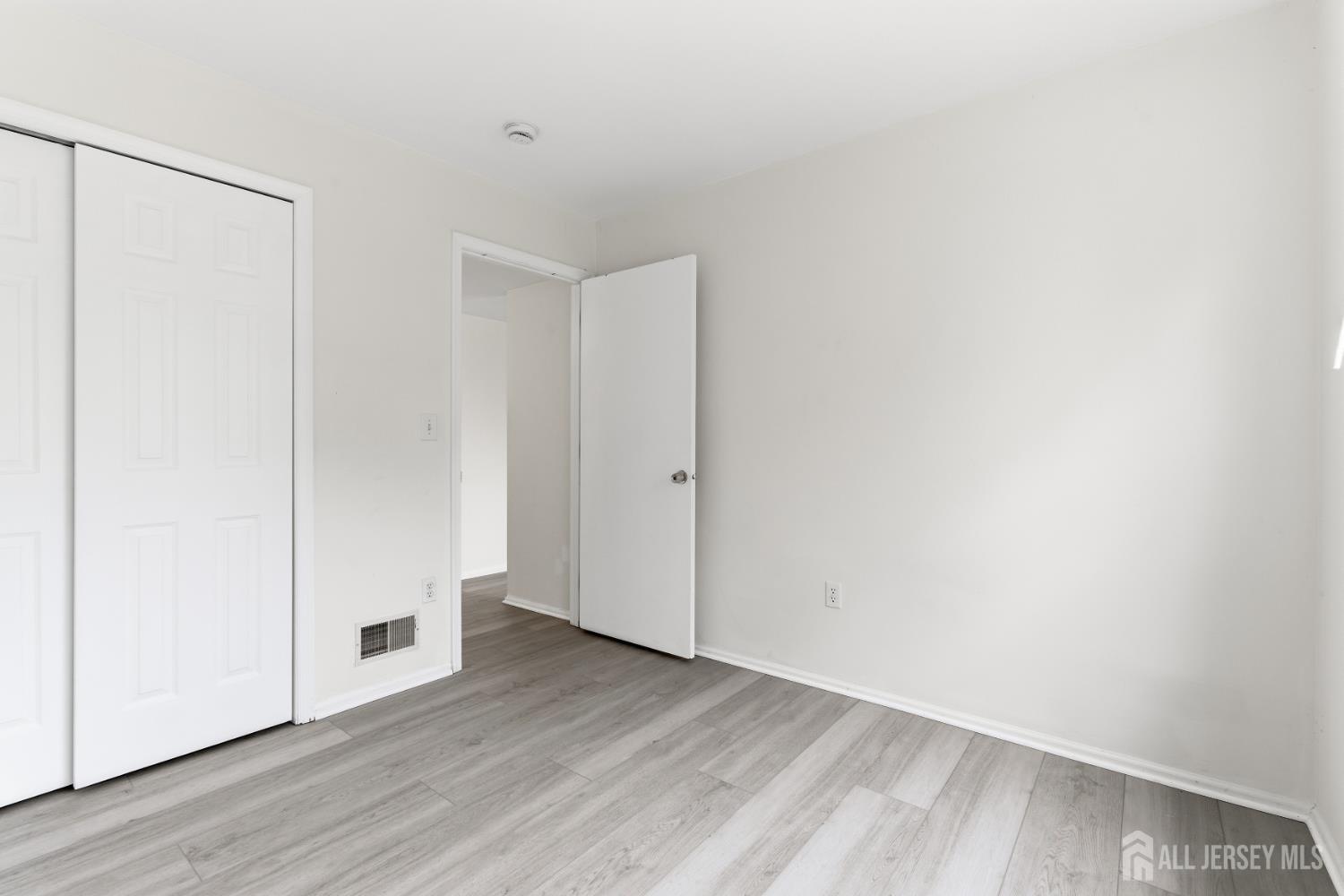 405 Plymouth Road North Brunswick, NJ 08902 - Photo 18 of 26