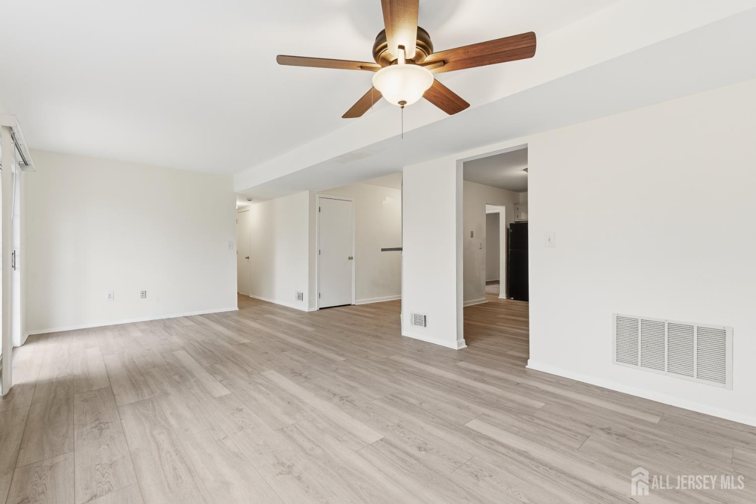 405 Plymouth Road North Brunswick, NJ 08902 - Photo 9 of 26