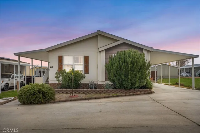 a view of a house with porch and garden