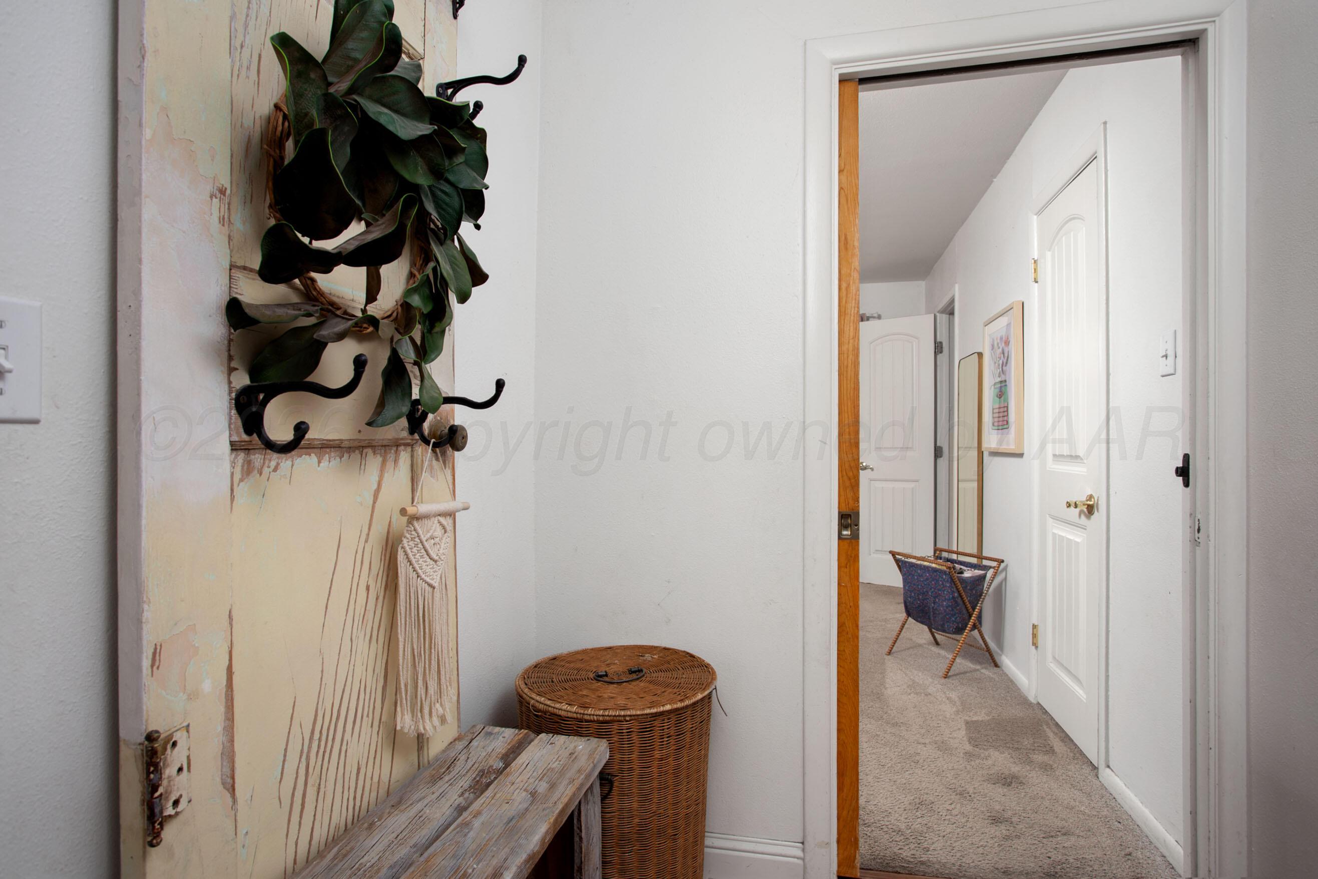 2613 Mockingbird Lane Amarillo, TX 79109 - Photo 14 of 29 Hall