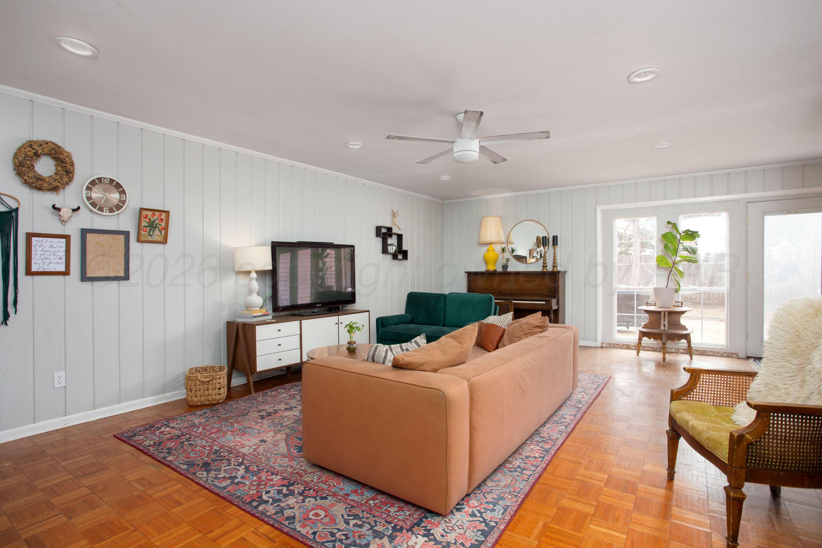 2613 Mockingbird Lane Amarillo, TX 79109 - Photo 4 of 29 Living Room