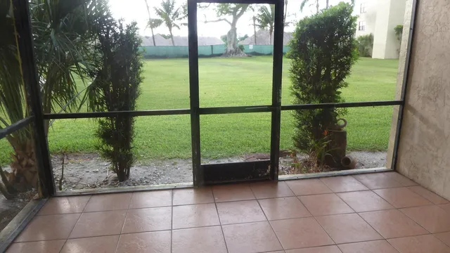 $2,000 | 9355 Southwest 8th Street, Unit 103, Boca Raton, FL 33428