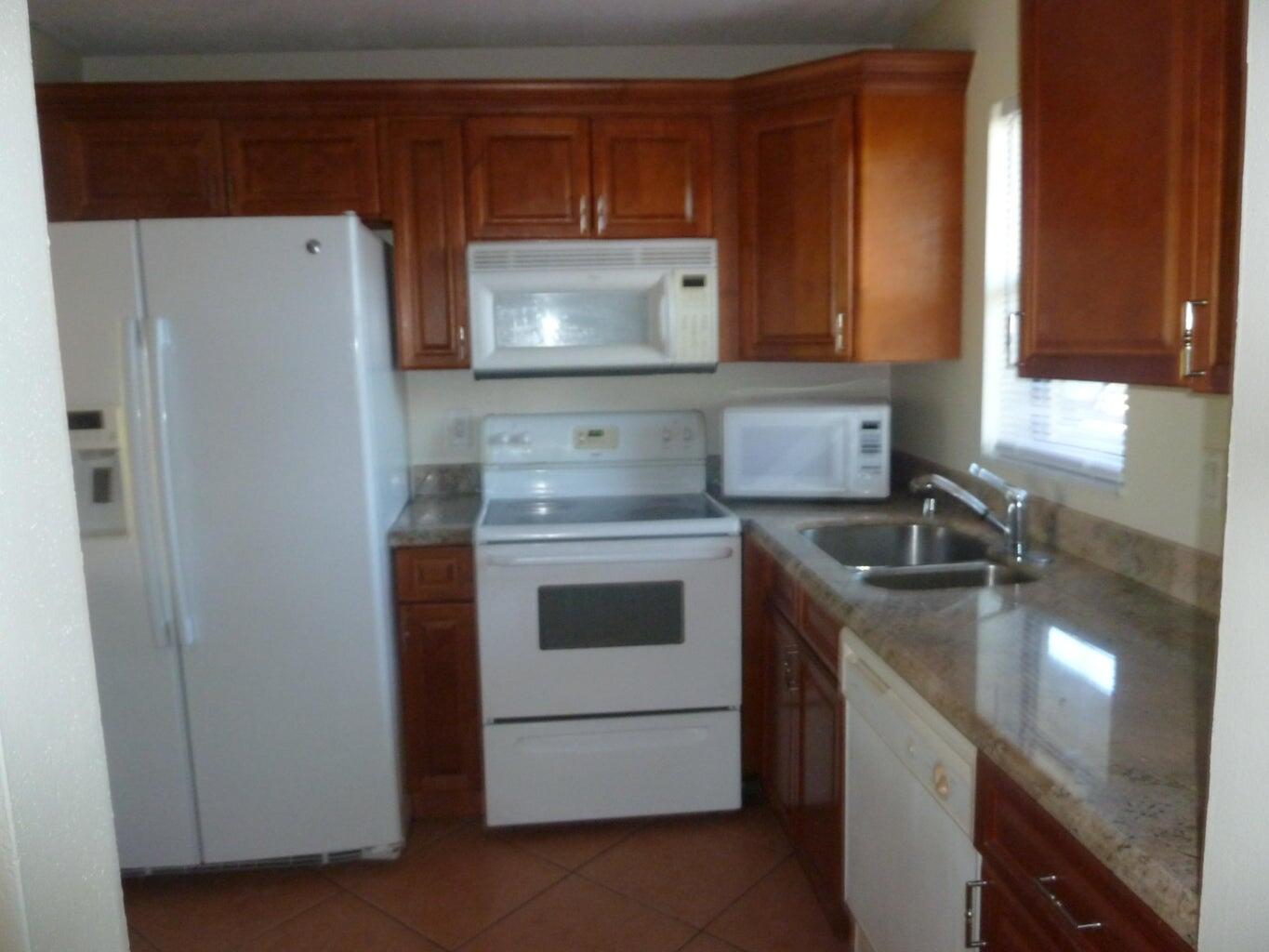 9355 Southwest 8th Street, Unit 103 Boca Raton, FL 33428 - Photo 3 of 10 kitchen