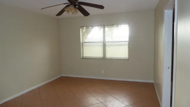 $2,000 | 9355 Southwest 8th Street, Unit 103, Boca Raton, FL 33428