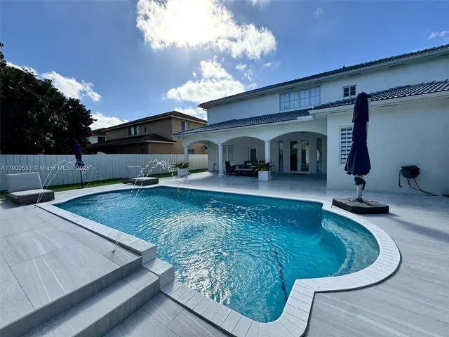 a view of a pathway of a house with wooden fence