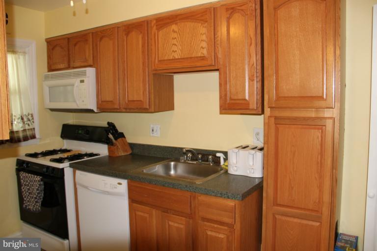 82 South Hawthorne Road Baltimore, MD 21220 - Photo 11 of 18 Kitchen