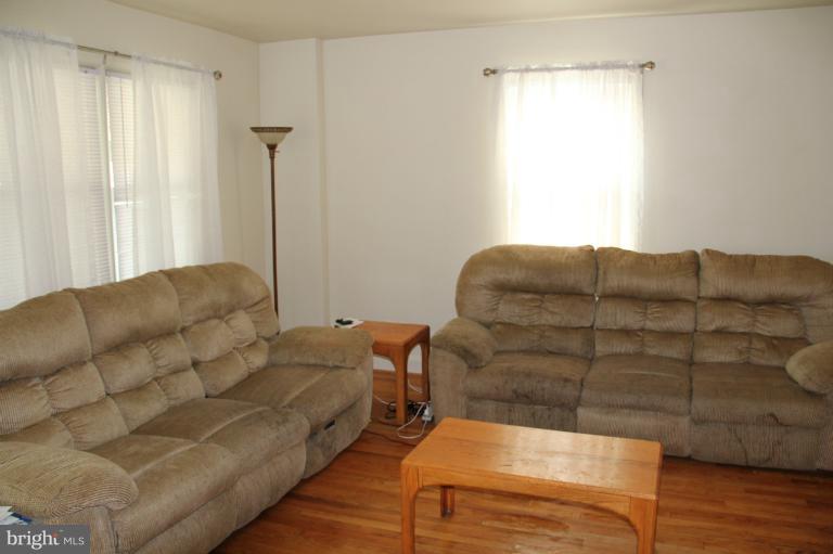 82 South Hawthorne Road Baltimore, MD 21220 - Photo 17 of 18 Living Room