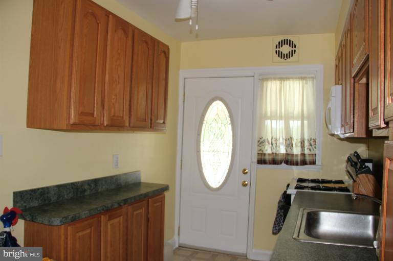 82 South Hawthorne Road Baltimore, MD 21220 - Photo 3 of 18 Kitchen