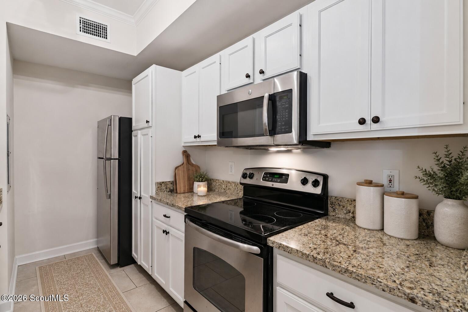 1704 Frederica Road, Unit 507 St. Simons Island, GA 31522 - Photo 14 of 43 Photo is virtually staged - Kitchen