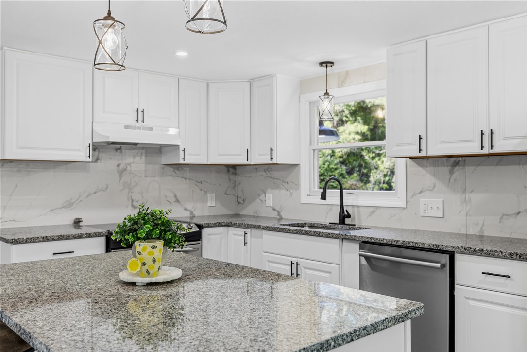 380 Brayton Road Tiverton, RI 02878 - Photo 9 of 36