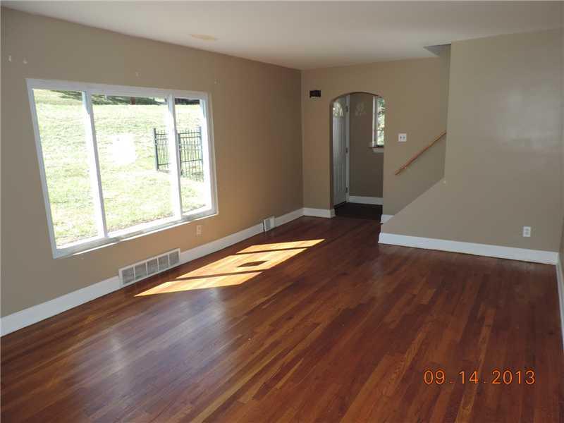 170 Ridgewood Road Pittsburgh, PA 15237 - Photo 3 of 13 Living Room. A second view of the living room with arched entry to the front door