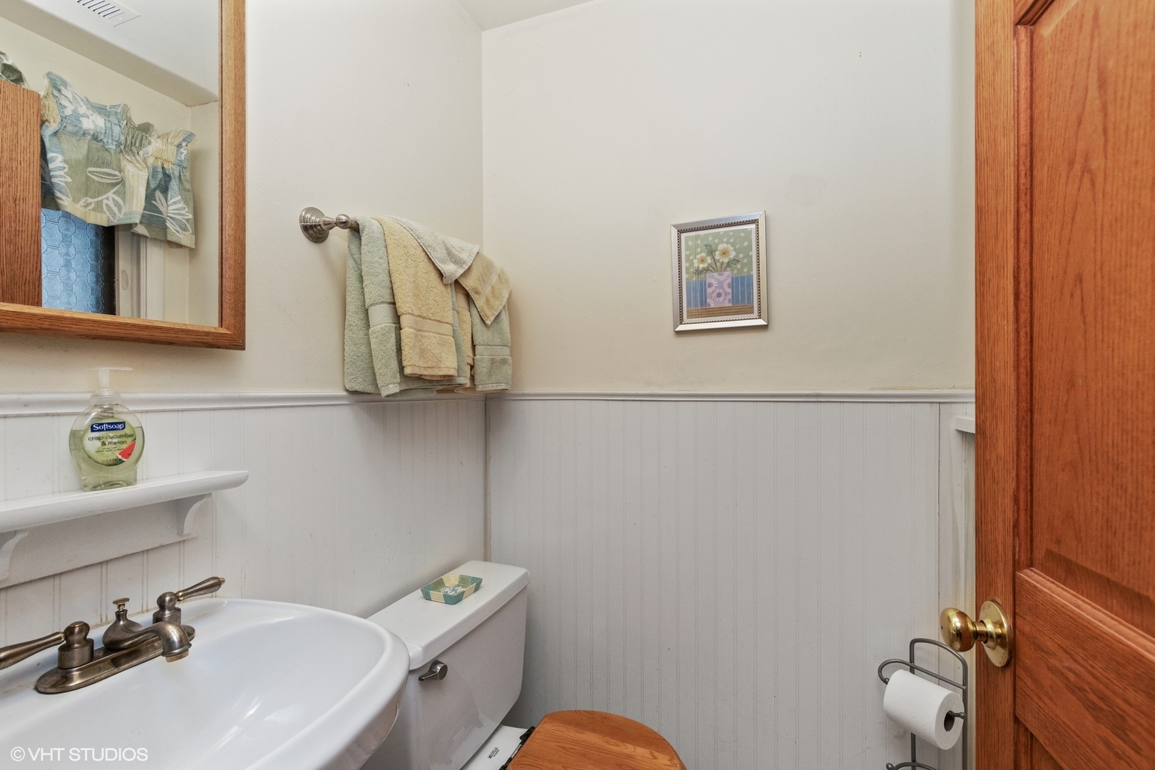 355 Chenault Road Buffalo Grove, IL 60089 - Photo 14 of 26 a bathroom with a sink mirror and toilet