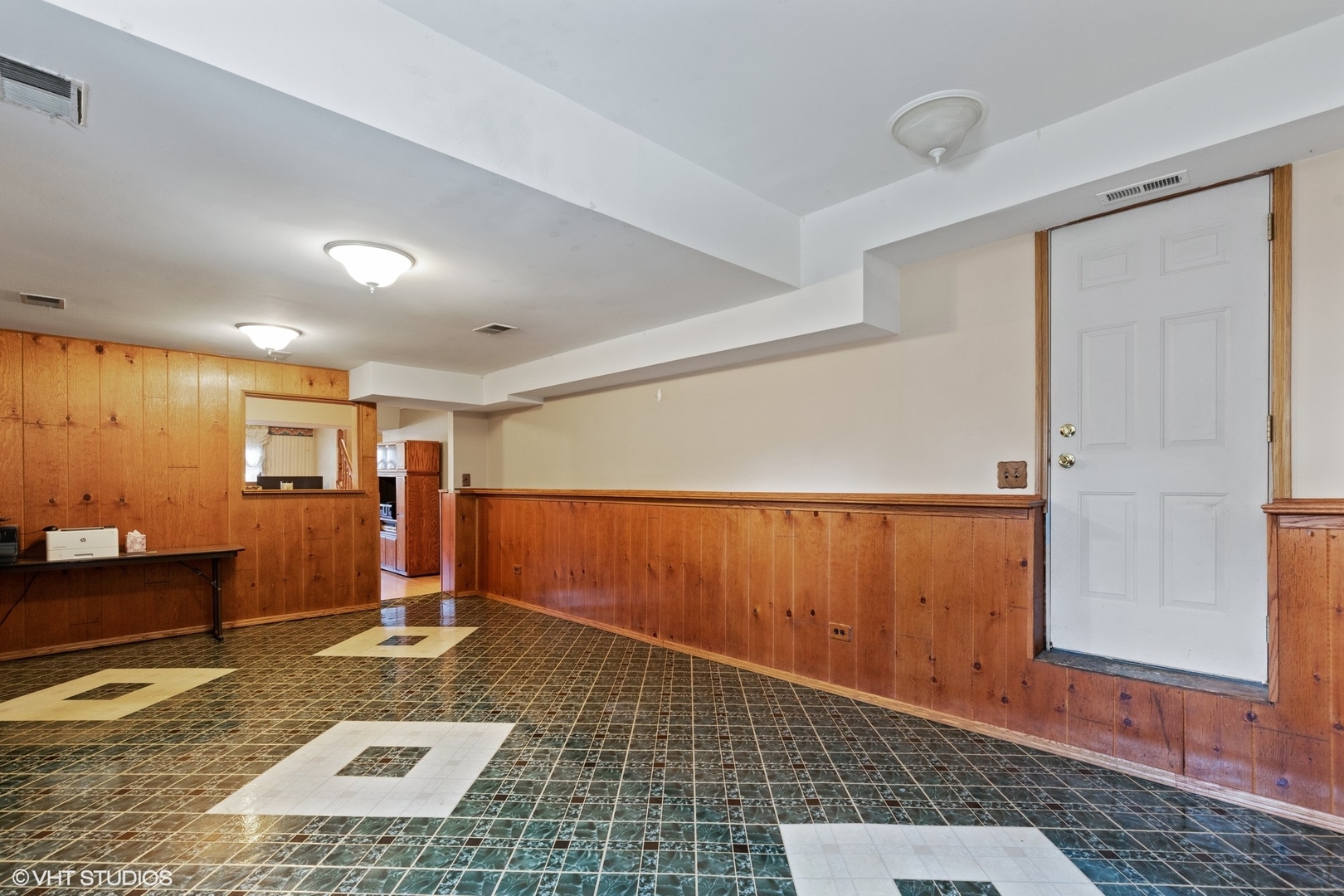 355 Chenault Road Buffalo Grove, IL 60089 - Photo 16 of 26 a view of an empty room