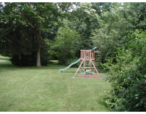 71-65 Hundreds Road Wellesley, MA 02481 - Photo 3 of 7
