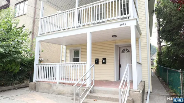 $1,950 | 1611 Ann Street, Unit 1, Fort Lee, NJ 07024