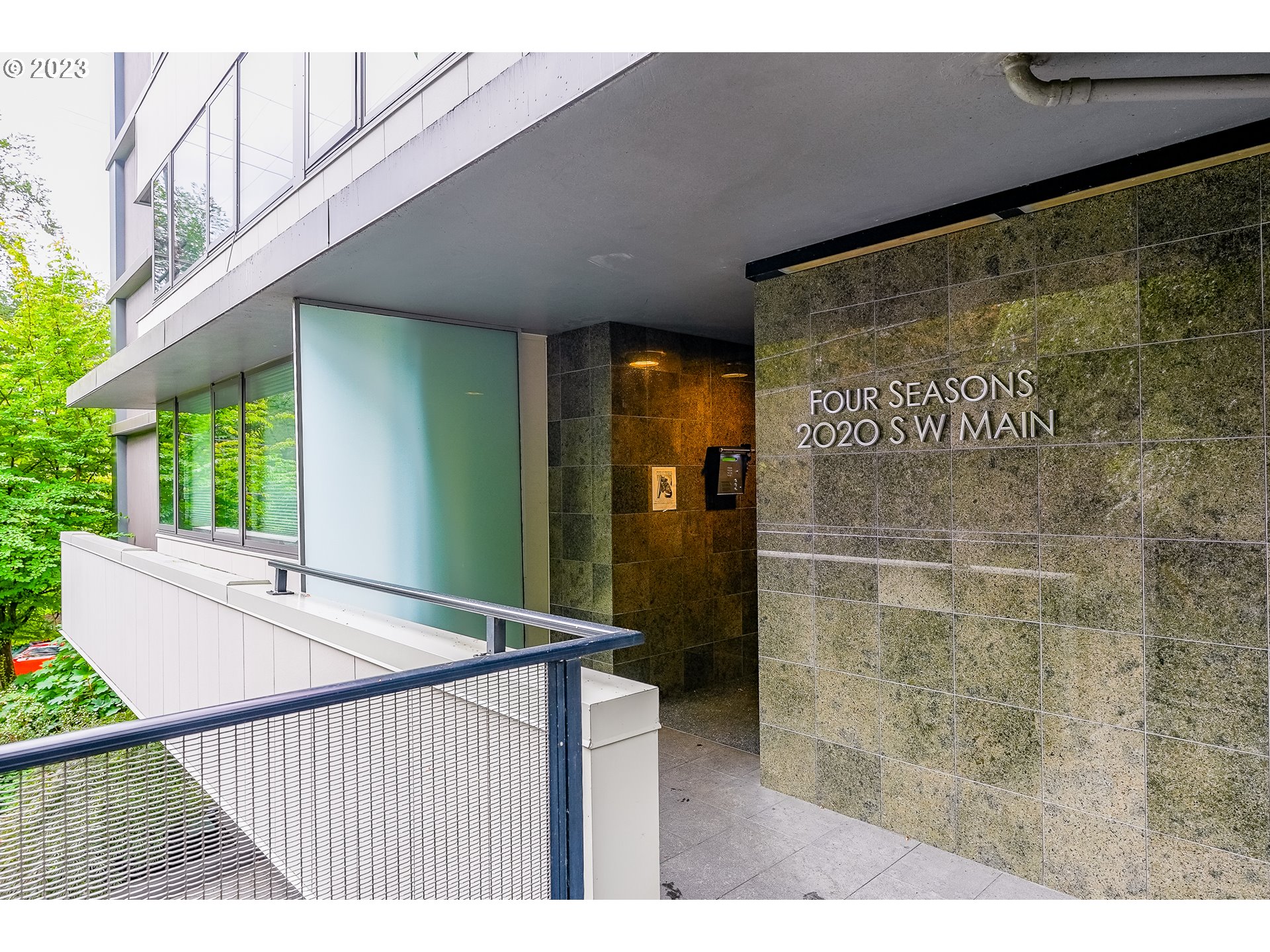 2020 Southwest Main Street, Unit 404 Portland, OR 97205 - Photo 2 of 26 Gallery Image 2