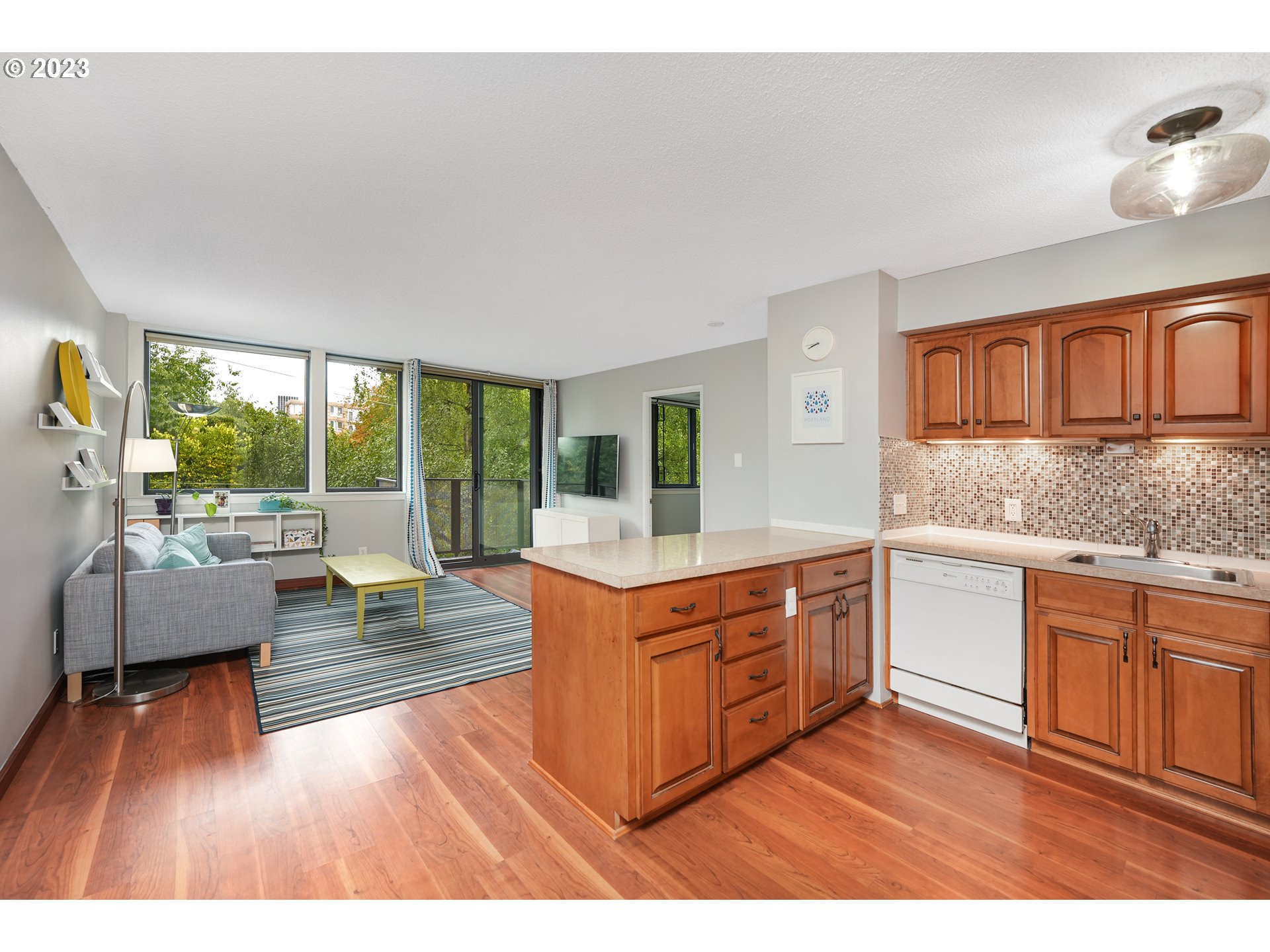 2020 Southwest Main Street, Unit 404 Portland, OR 97205 - Photo 5 of 26 Gallery Image 5