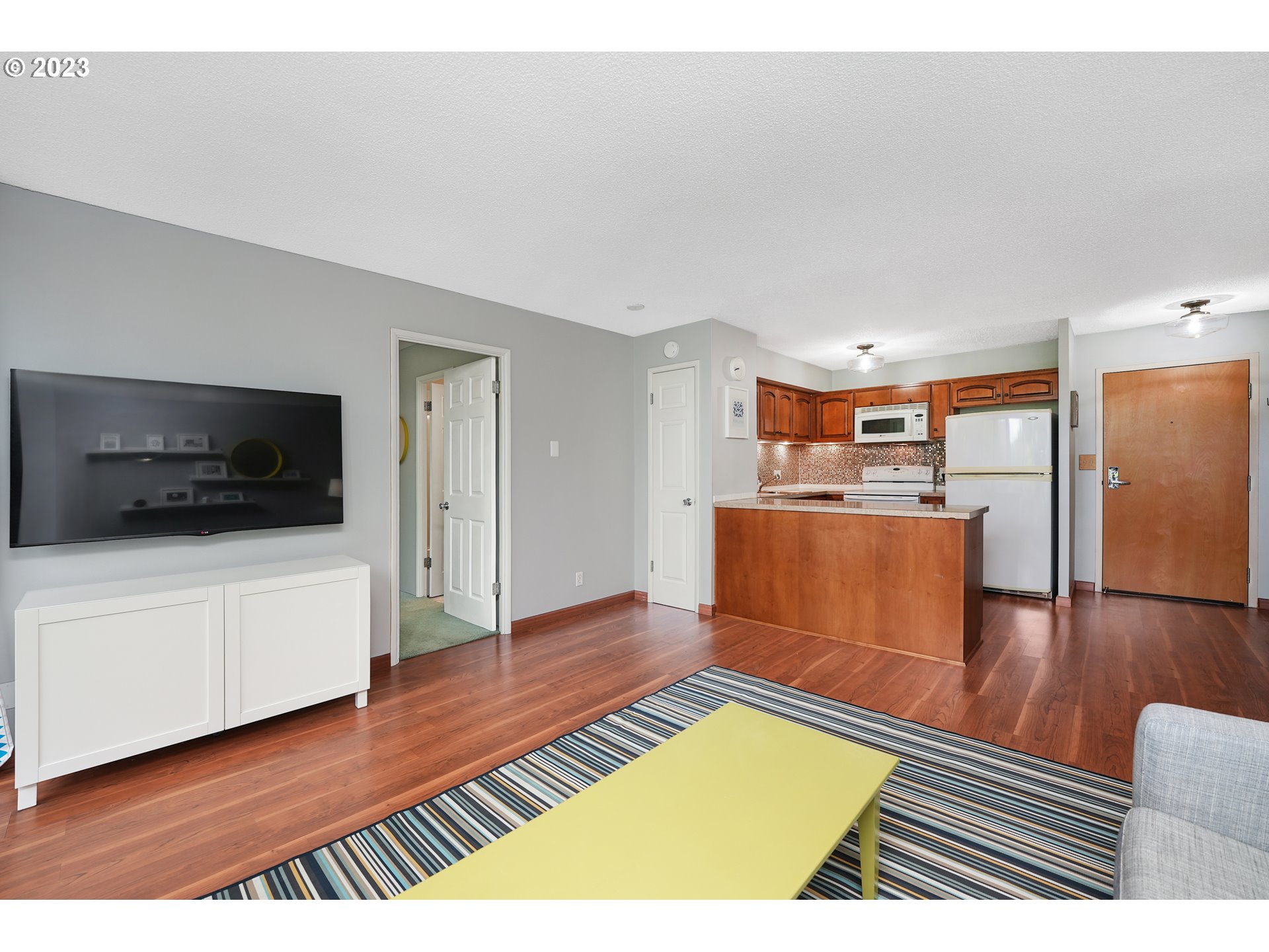 2020 Southwest Main Street, Unit 404 Portland, OR 97205 - Photo 6 of 26 Gallery Image 6